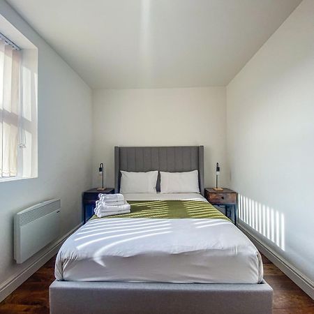 City Apartments By Elegance Living Питерборо Екстериор снимка