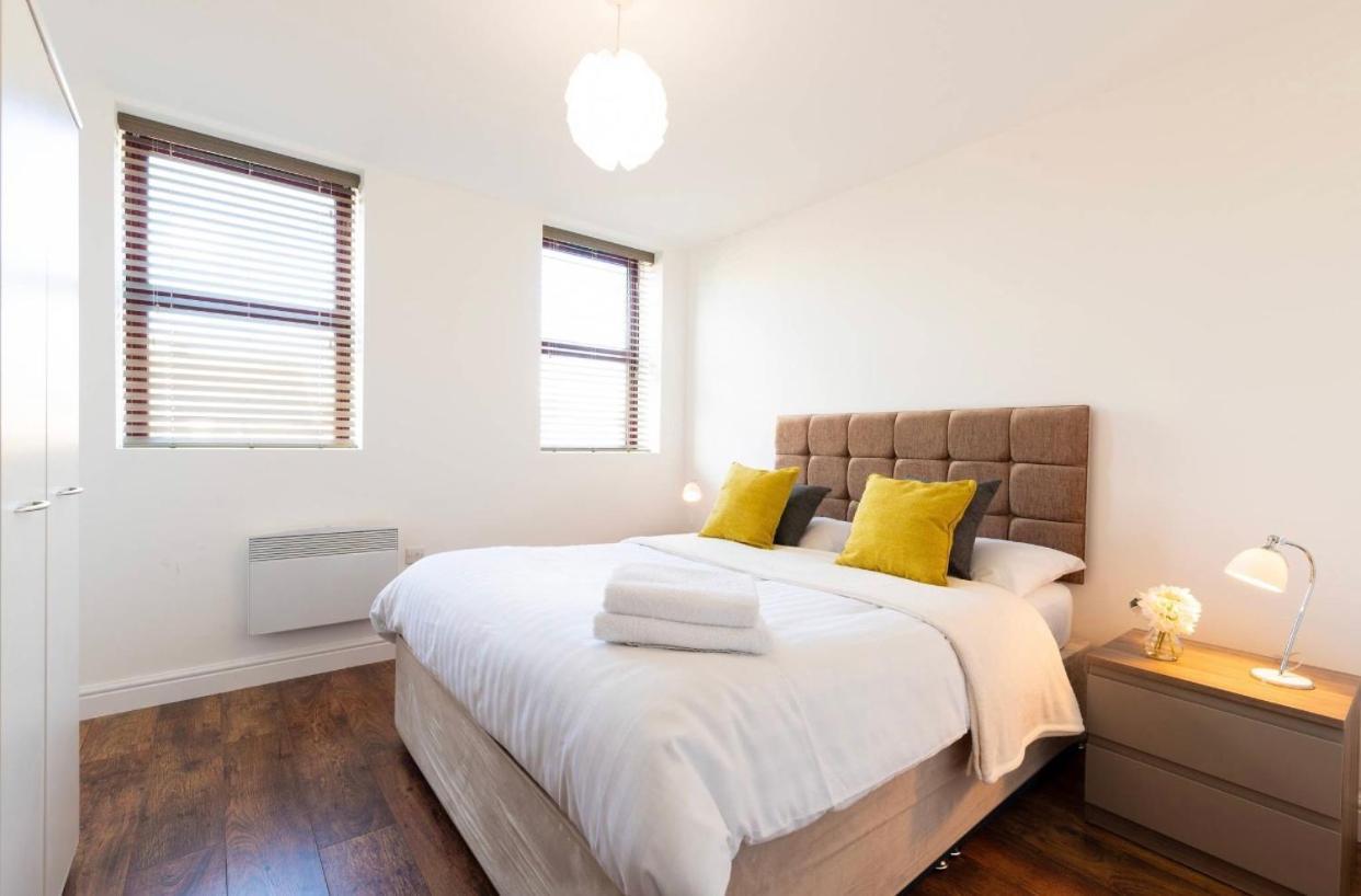 City Apartments By Elegance Living Питерборо Екстериор снимка