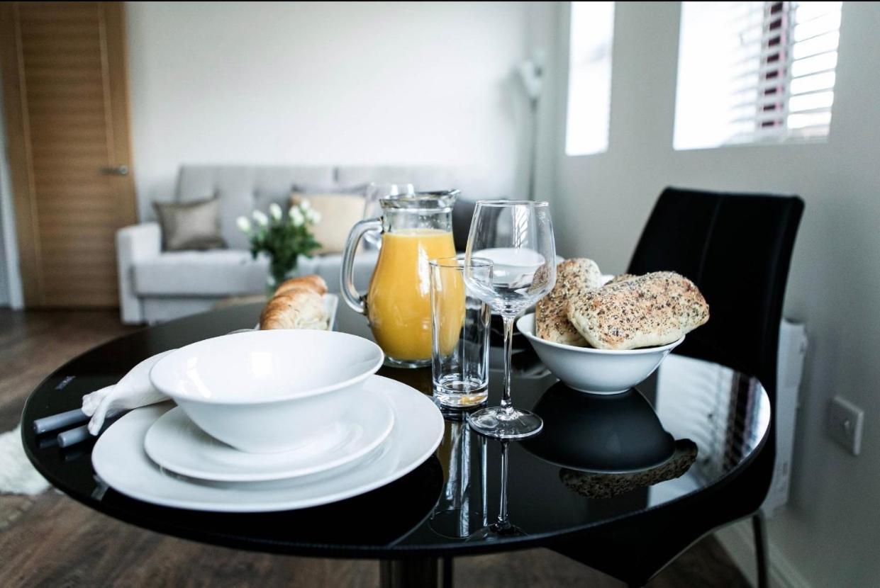 City Apartments By Elegance Living Питерборо Екстериор снимка
