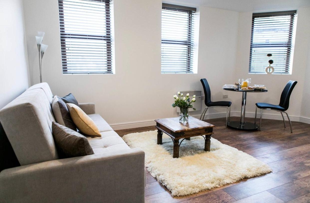 City Apartments By Elegance Living Питерборо Екстериор снимка