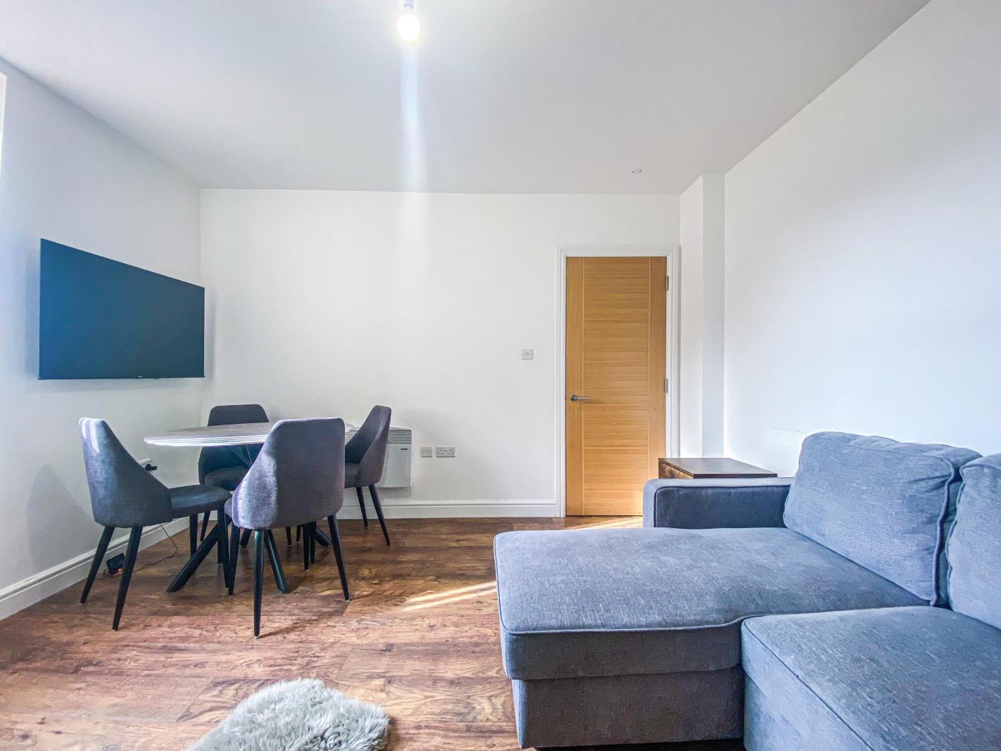 City Apartments By Elegance Living Питерборо Екстериор снимка
