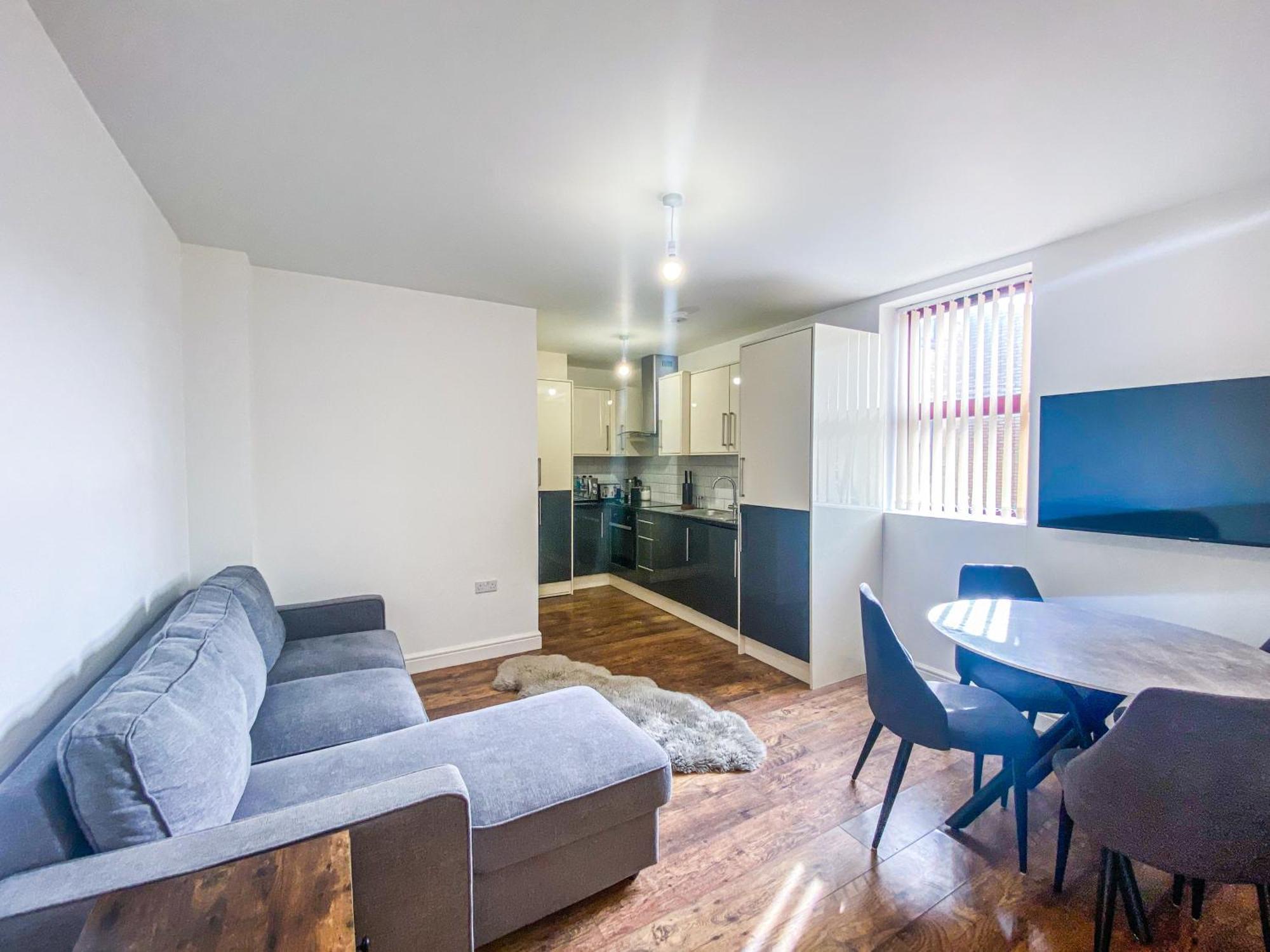 City Apartments By Elegance Living Питерборо Екстериор снимка