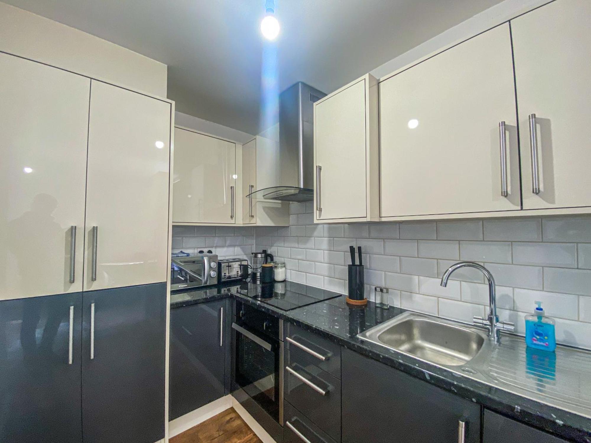 City Apartments By Elegance Living Питерборо Екстериор снимка