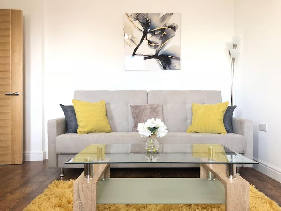 City Apartments By Elegance Living Питерборо Стая снимка
