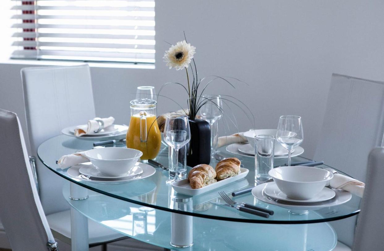 City Apartments By Elegance Living Питерборо Стая снимка